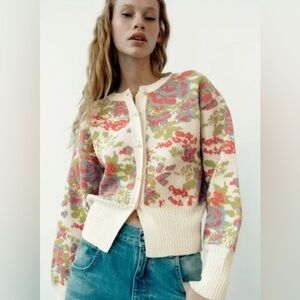 ZARA NWT knitted button up sweater size S.
